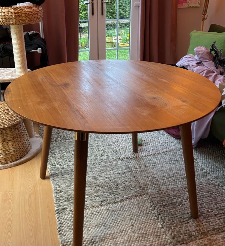 MADE dining table round wood