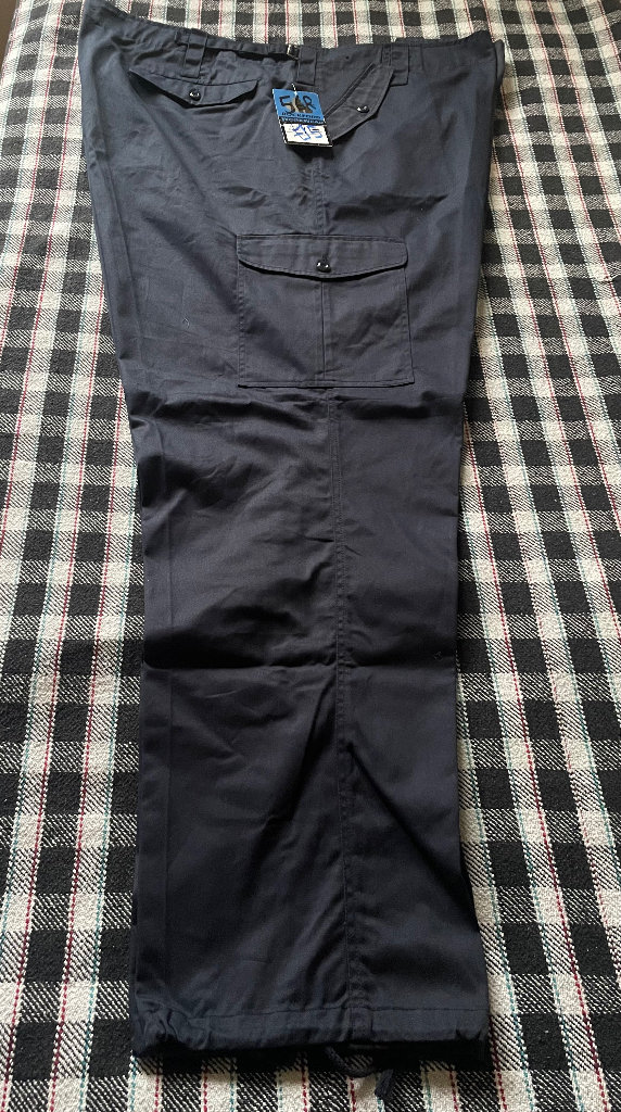 Men’s navy cargo trouser - W56