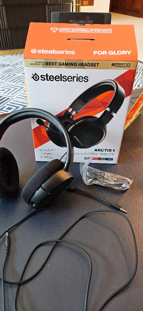 SteelSeries Arctis 1 All-Platform Wired Gaming Headset - Black, Used Once