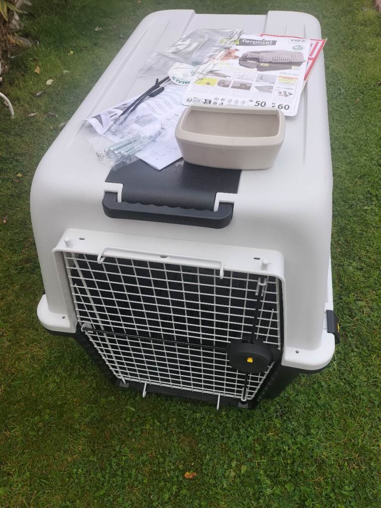 New pet transport crate