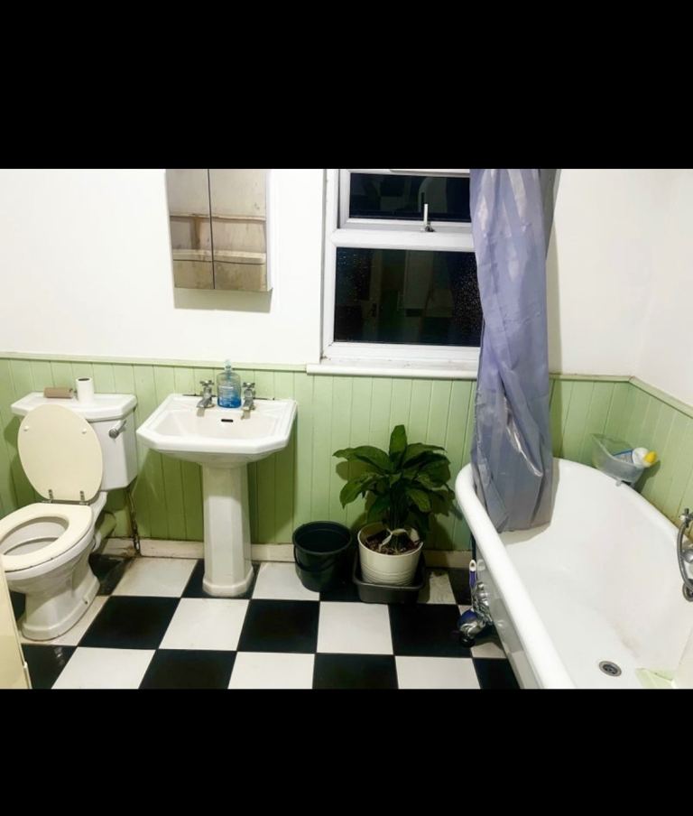 A very Large Double Bedroom to Rent in Stratford, E15.