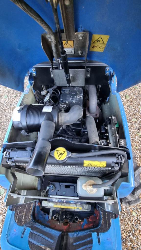 New Holland Tz24d compact tractor 4wd 2014 for mower etc..