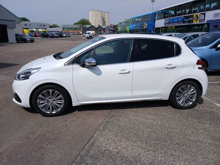 Peugeot, 208, Hatchback, 2017, Manual, 1199 (cc), 5 doors