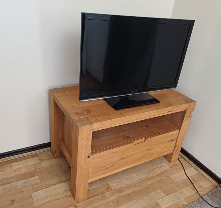 Panasonic 32 inch screen TV not smart