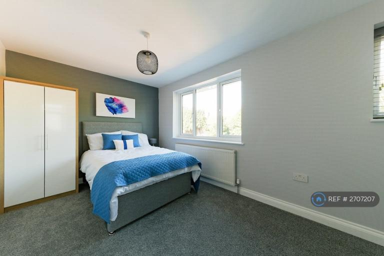 1 bedroom in St. Marys Crescent, Stanwell, Staines-Upon-Thames, TW19 (#2707207)