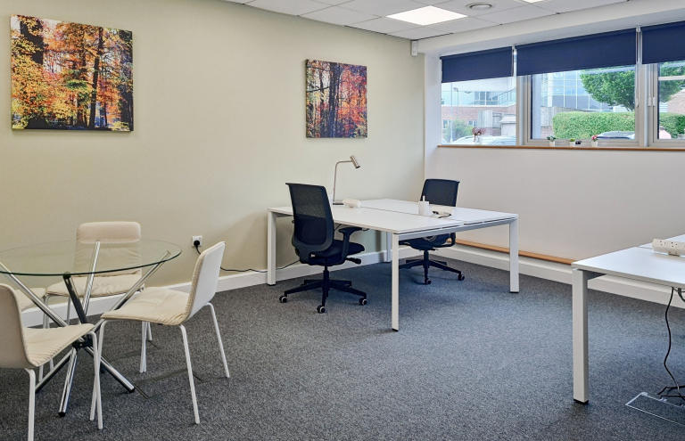 Chippenham - SN140GT \ Office Space for Rent with 5 Desks