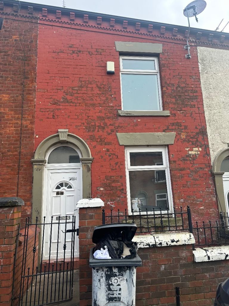 3 Bedroom house to rent in Oldham near Manchester fully renovated 