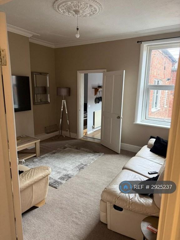 3 bedroom flat in Queen Alexandra Road, North Shields, NE29 (3 bed) (#2925237)
