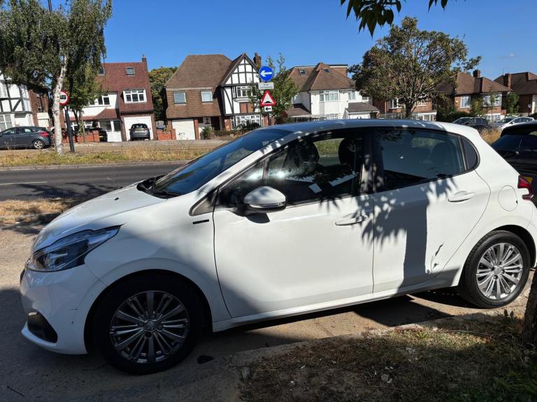 Peugeot, 208, Hatchback, 2018, Manual, 1199 (cc), 5 doors