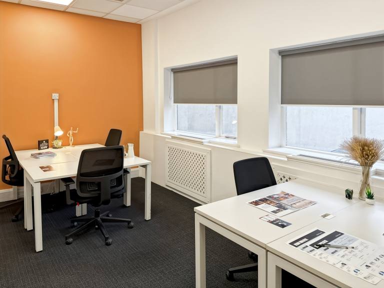 Cambridge - CB1 1BH \ Find Office Space with 5 Desks