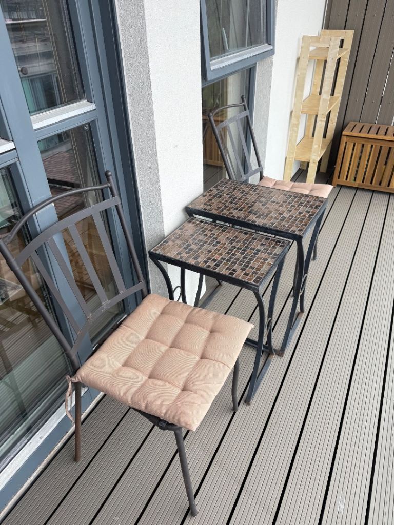 Iron Bistro copper / brown set - two chairs and two tables 