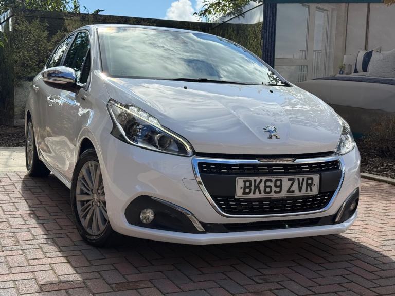 2019 Peugeot 208 1.2 PureTech Signature Euro 6 (s/s) 5dr HATCHBACK Petrol Manual