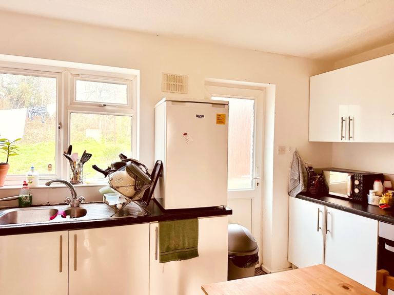 Double, furnished bedroom in Horfield