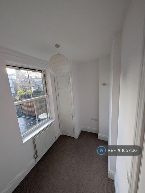 2 bedroom flat in Mare Street, London, E8 (2 bed) (#1857136)