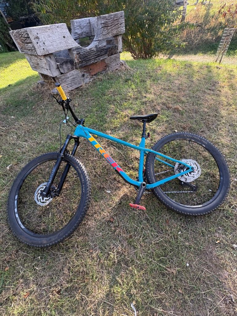 Trek Roscoe Mountain Bike – Blue, Good Condition