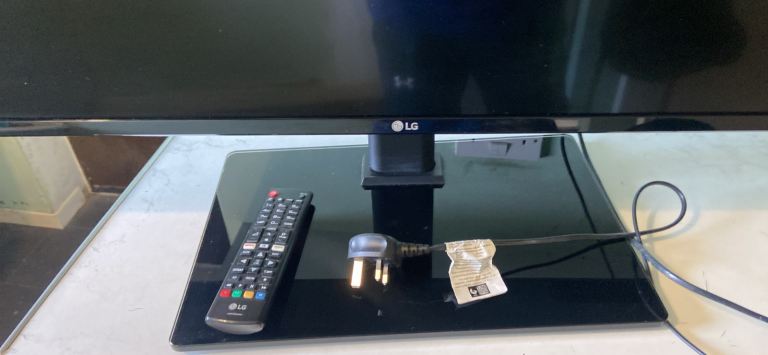 LG Flat Screen TV with Remote – Good Condition