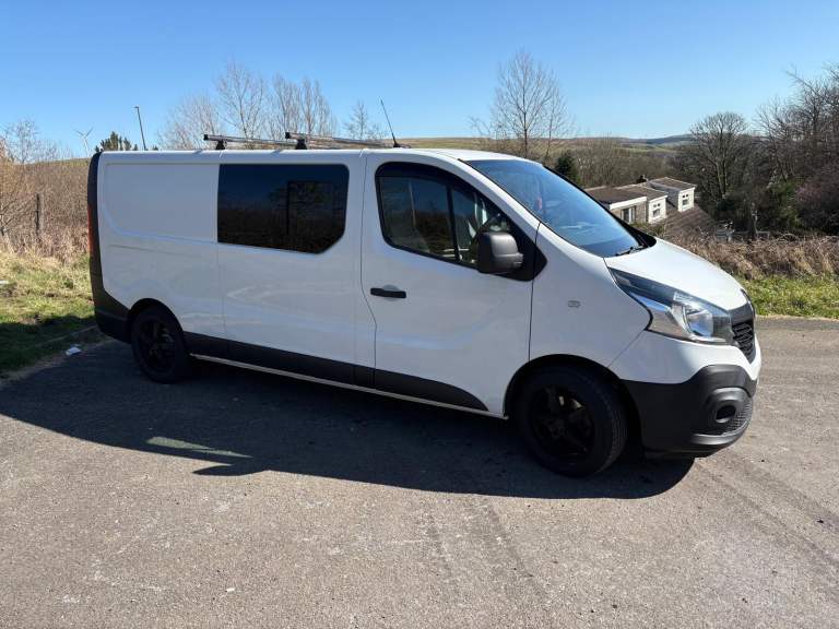 Renault traffic camper van 2016 plate 