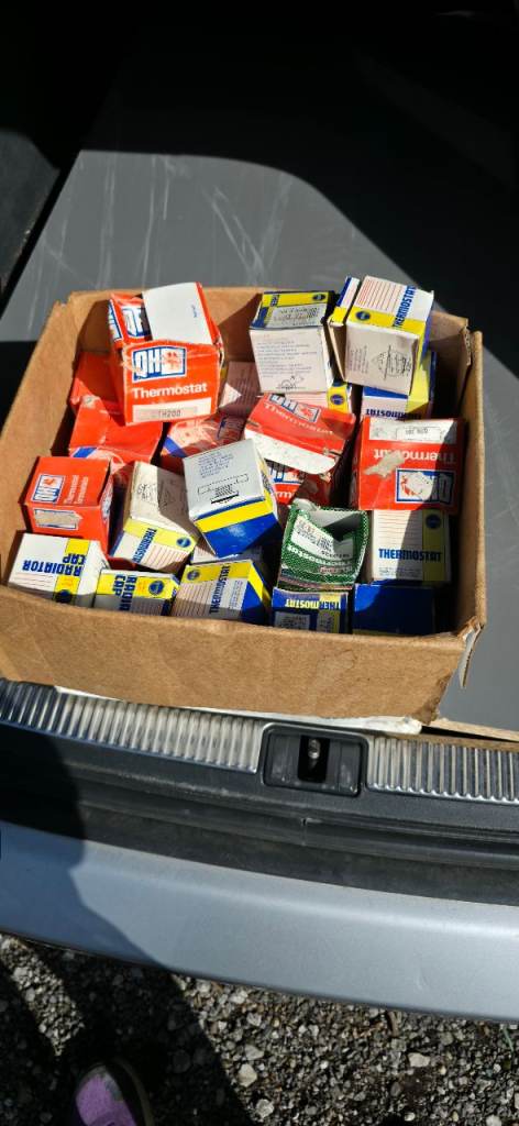 Car thermostats mixed modles new old stock x70 re seller bulk bundle