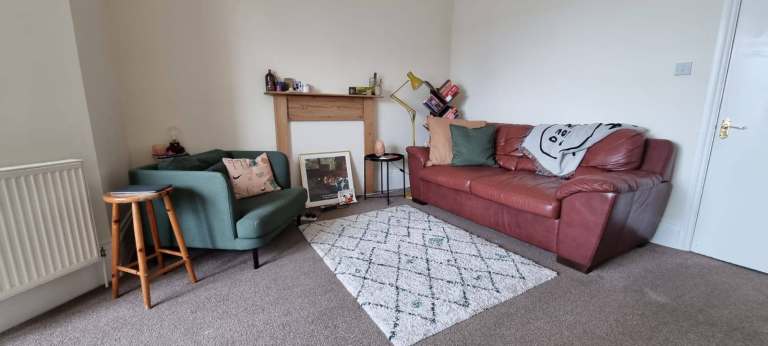 High Pile Diamond Pattern Rug – Good Condition