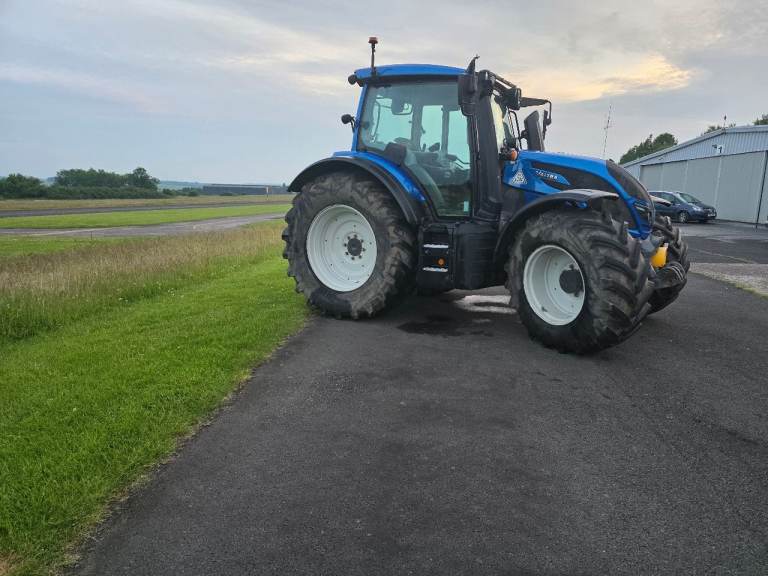 Valtra tractor 