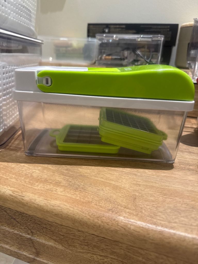 Vegetable Chopper with Container – As Good As New