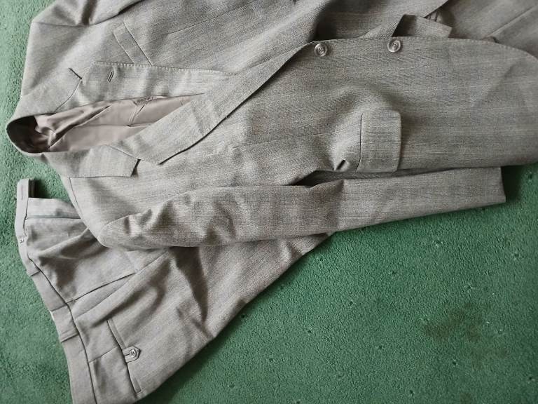 Men's Suit, Dunn & Co, little used, light grey, medium size.