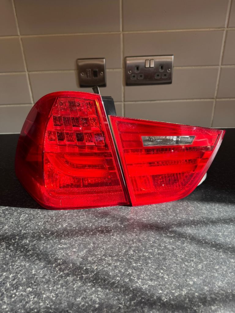 BMW GENUINE E91 LCI (2009-2012) TOURING REAR LIGHT PAIR