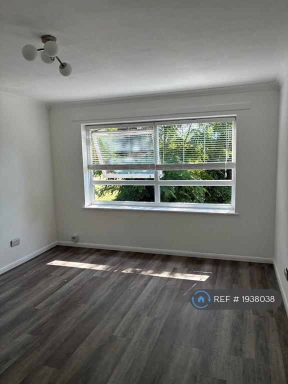 1 bedroom flat in Nightingale Way, Swanley, BR8 (1 bed) (#1938038)