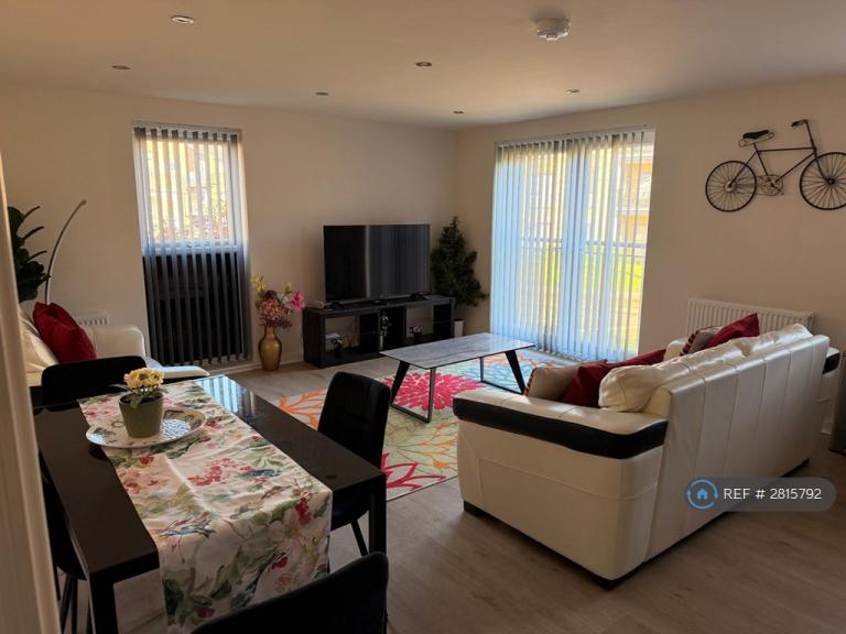 2 bedroom flat in Frank Wright Close, Sheffield, S2 (2 bed) (#2815792)