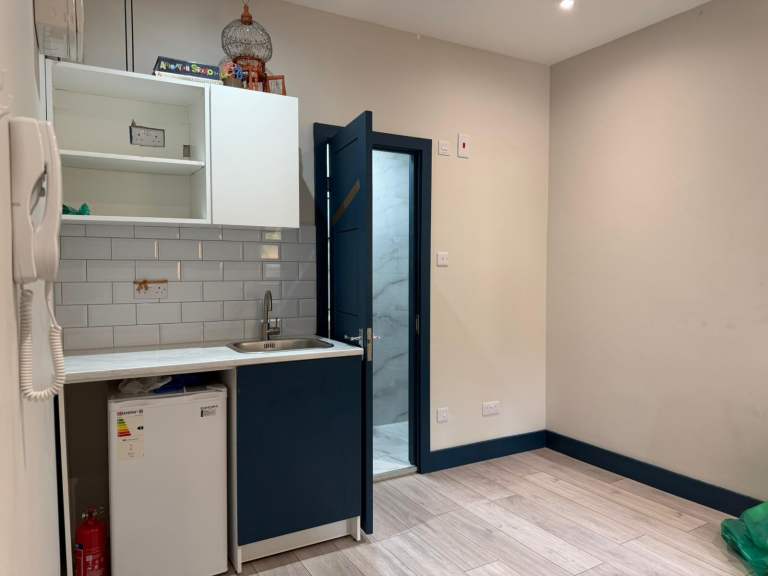 Self-contained studio flat in Lewisham - DSS Considered