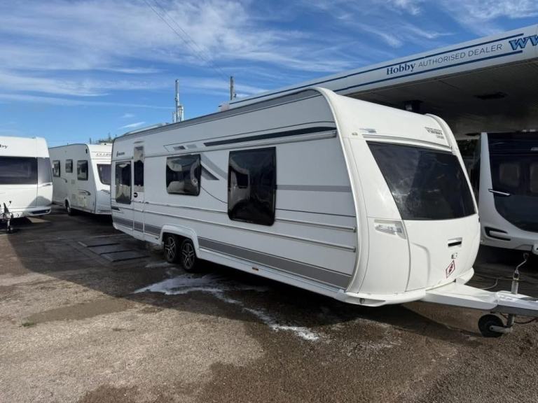 2017 FENDT DIAMOND 700 5 Berth fixed Island bed