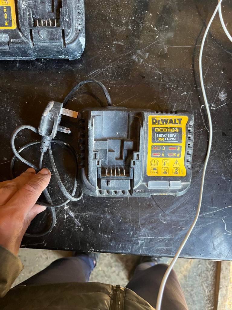 DeWalt DCB1104 18V 4A Battery Charger – Good Condition