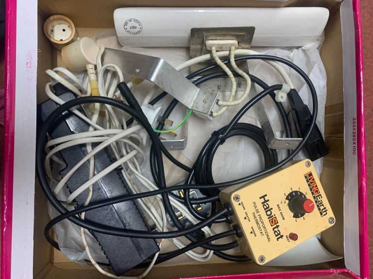 Free oVivarium Heating and Lighting kit