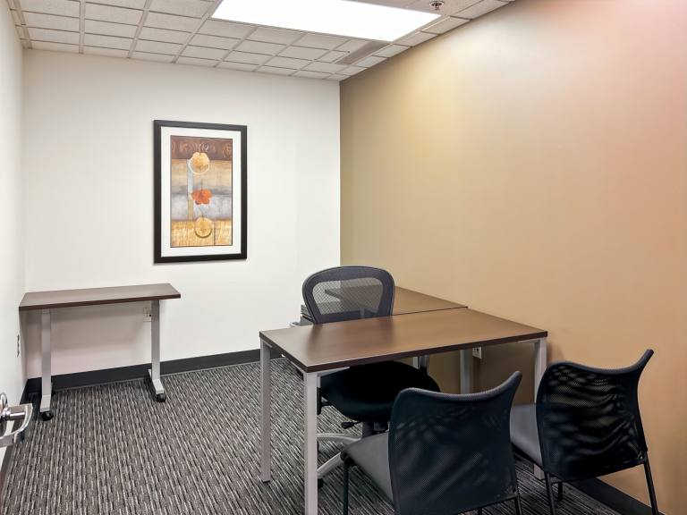 Halesowen - DY9 9JH \ Office Space for Rent - 1 Desk Available
