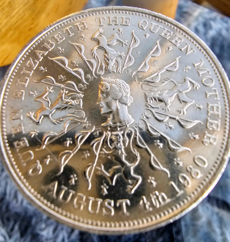 👑The Queen Mother 1980 80th Birthday Crown Coin-England👑