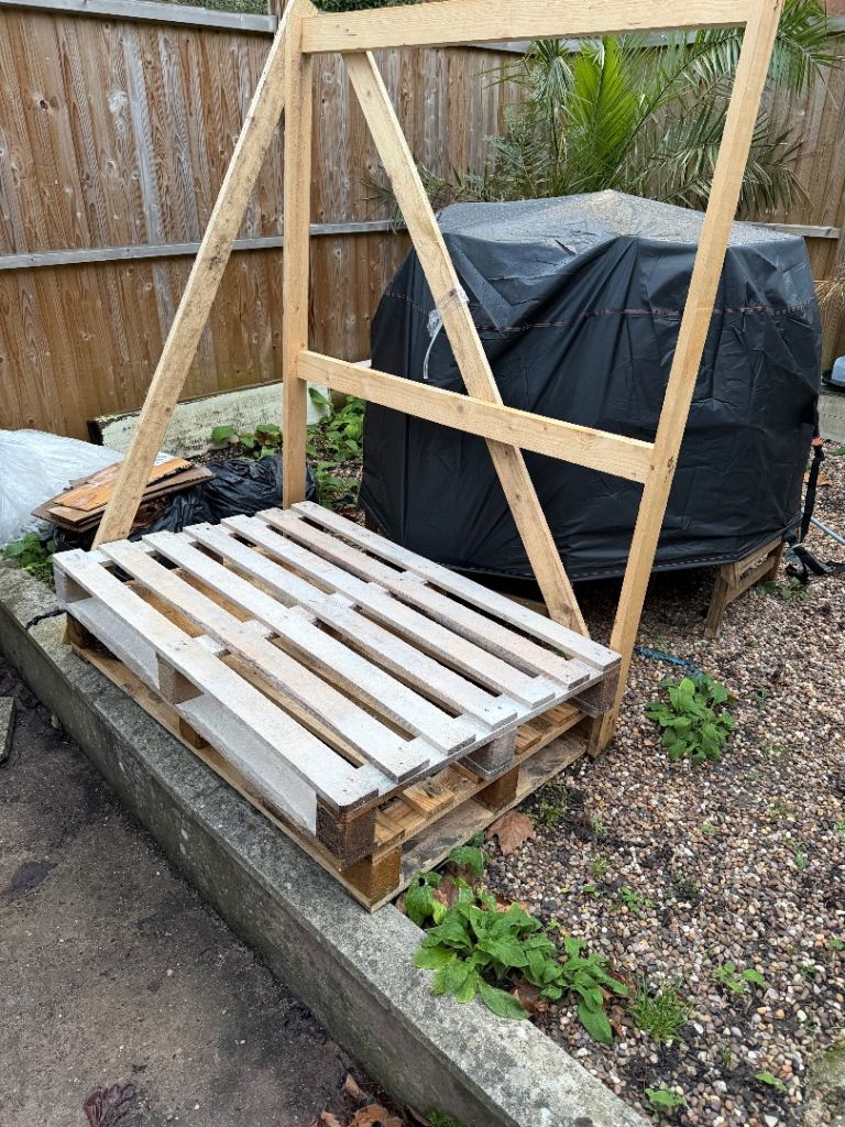 Free wooden pallets