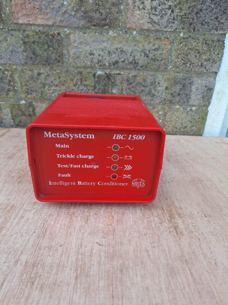 Battery trickle charger