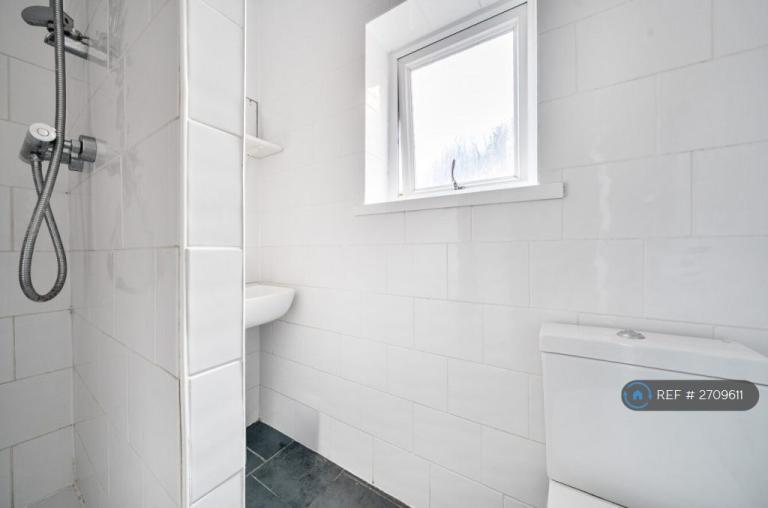 5 bedroom house in Thackeray Road, Southampton, SO17 (5 bed) (#2709611)