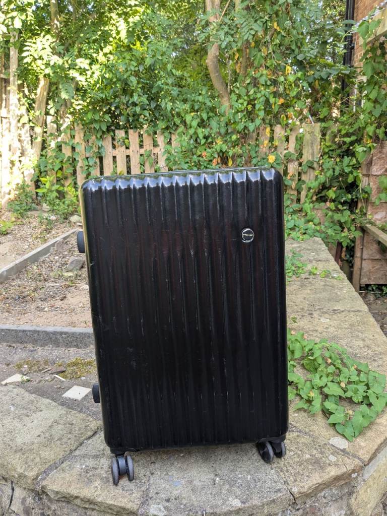 Black Hard Shell Suitcase with Wheels – Good Condition