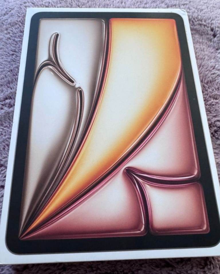 New, never used, ipad Air 11 inch M3 Starlight 128GB in brand New With 6 Months Warranty remaining