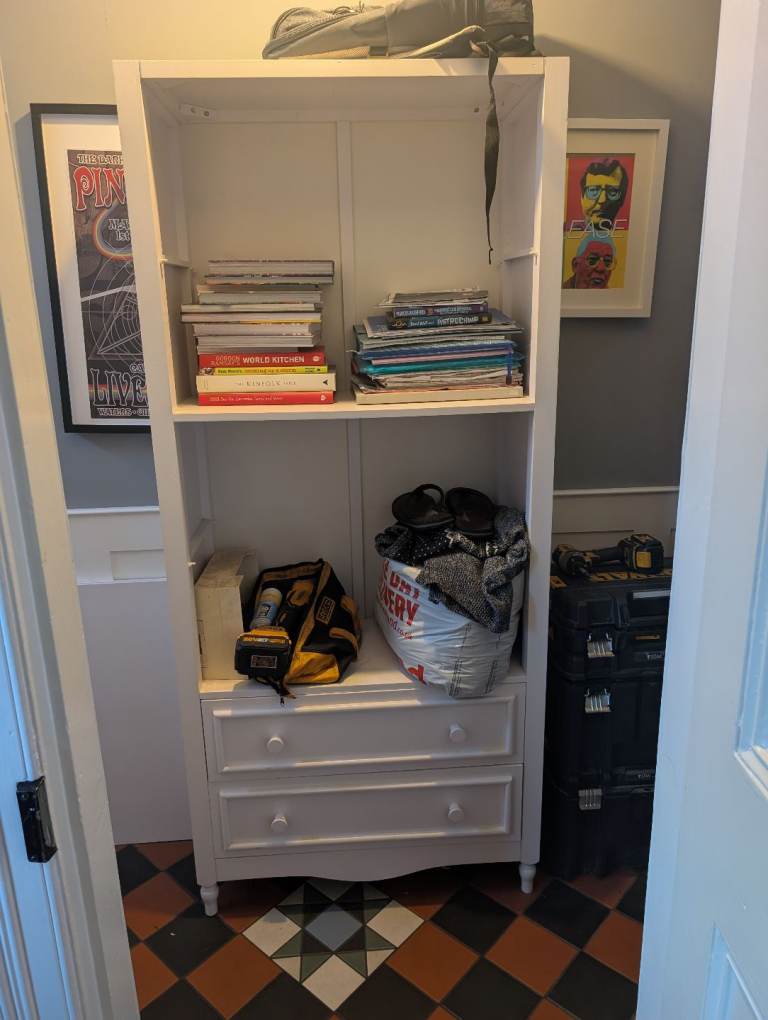 Open book shelf type unit with 2 drawers 