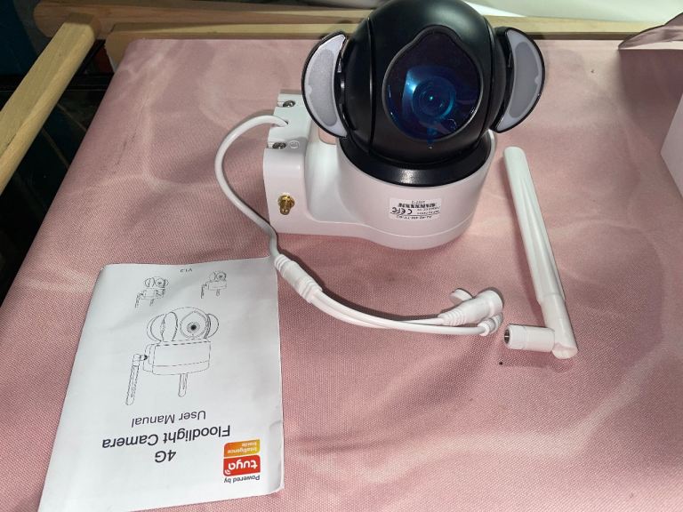 CCTV tuya 4G Floodlight Camera