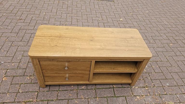 Large oak veneer tv stand 