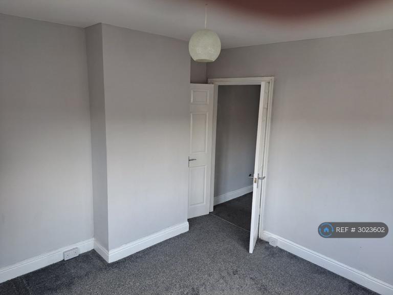 2 bedroom flat in Holywell, Greenfield, Holywell, CH8 (2 bed) (#3023602)