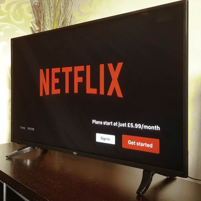 43 Smart TV 4K Bush DLED TV - Netflix YouTube Prime