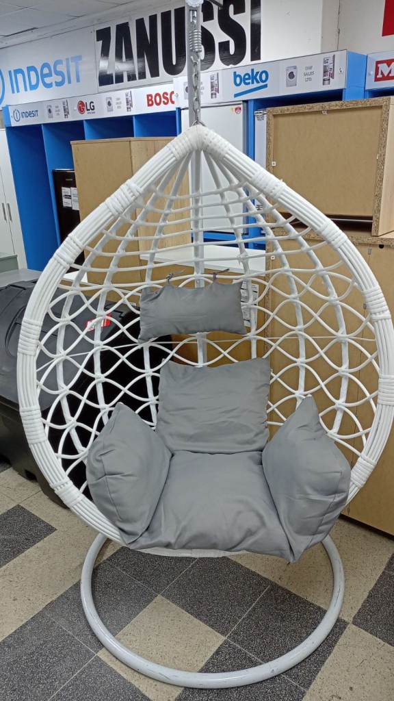 £129 Special Offer!! Ex Display White Swinging Egg Chair