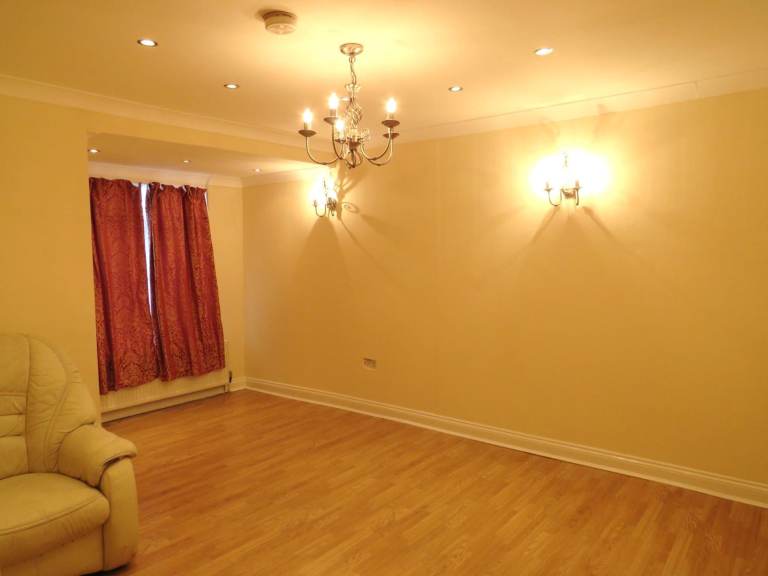 2/3 bedroom flat for rent in West Drayton UB7 7LG