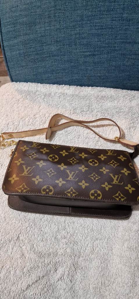 Louis Vuitton Pochette Monogram Clutch/Accessories Bag - Leather/Canvas - Brown & Gold