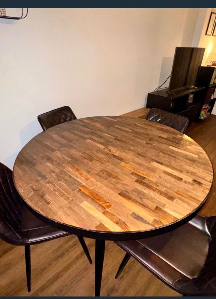Round oak dining table 