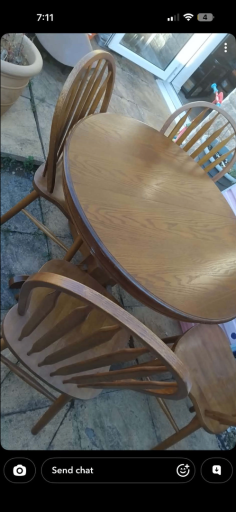 Wooden Round Dining Table and 4 Chairs – Good Condition